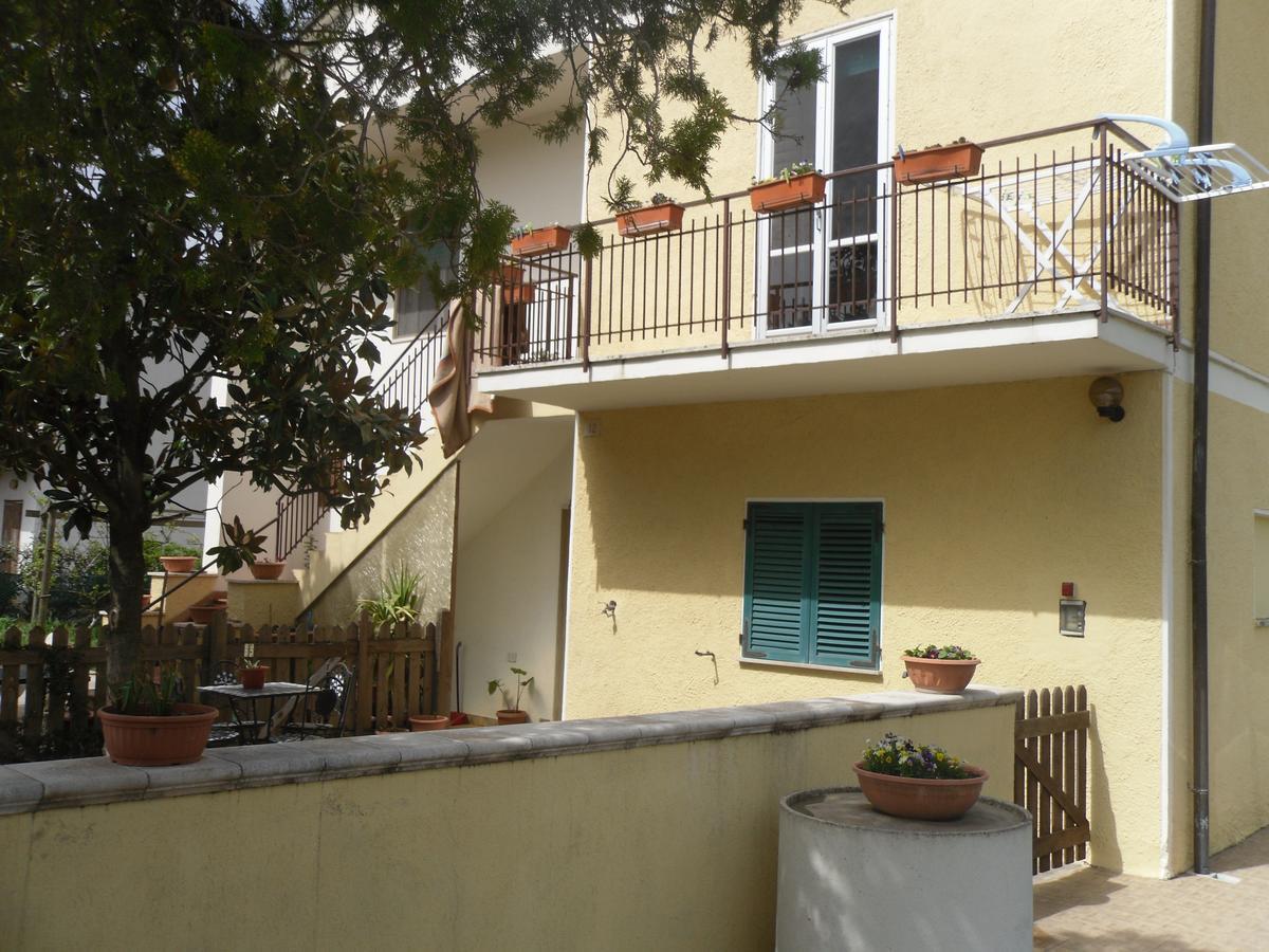 Da Angela - Camere Con Bagno Privato A Foligno Vicino Al Centro Kültér fotó